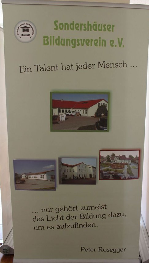 Zeugnis&uuml;bergabe bei Bildungsverein