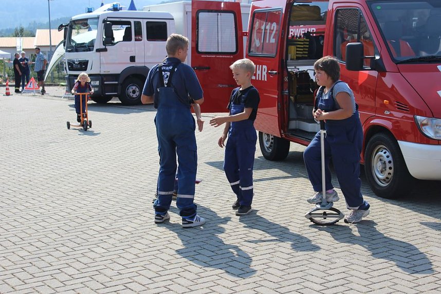 Abgebranntes Haus und viele Spiele