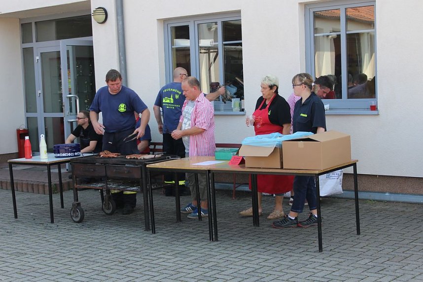 Abgebranntes Haus und viele Spiele