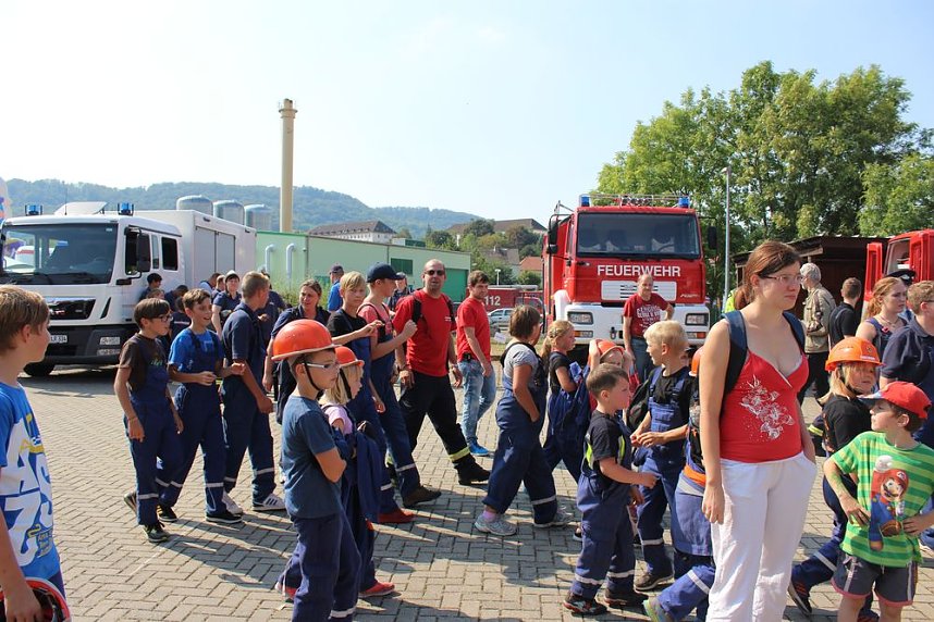 Abgebranntes Haus und viele Spiele