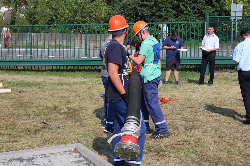 Abgebranntes Haus und viele Spiele