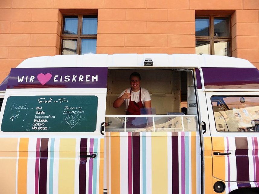 Schlosst&uuml;ren &ouml;ffneten sich