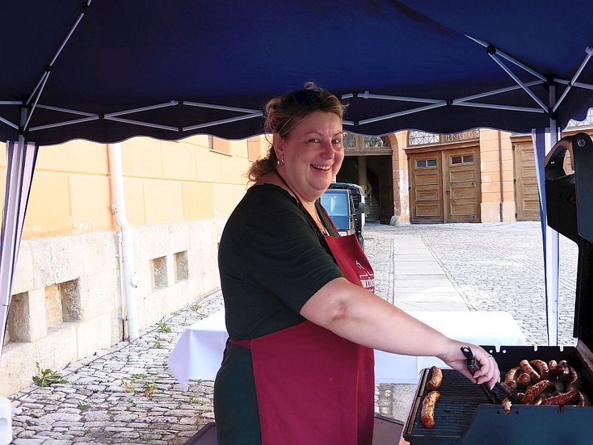 Schlosst&uuml;ren &ouml;ffneten sich