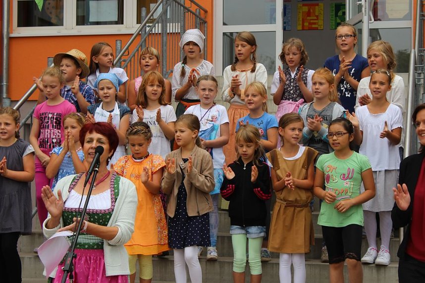 Feierliche &Uuml;bergabe Grundschule