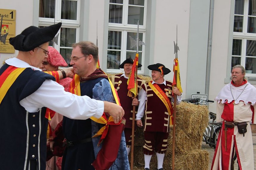 Hausm&auml;nner verk&uuml;nden wieder Er&ouml;ffnung des Bauernmarkts