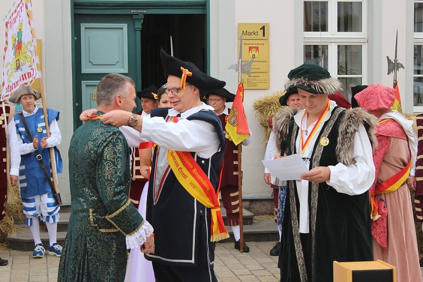 Hausm&auml;nner verk&uuml;nden wieder Er&ouml;ffnung des Bauernmarkts