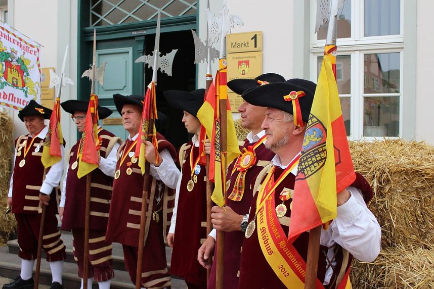Hausm&auml;nner verk&uuml;nden wieder Er&ouml;ffnung des Bauernmarkts
