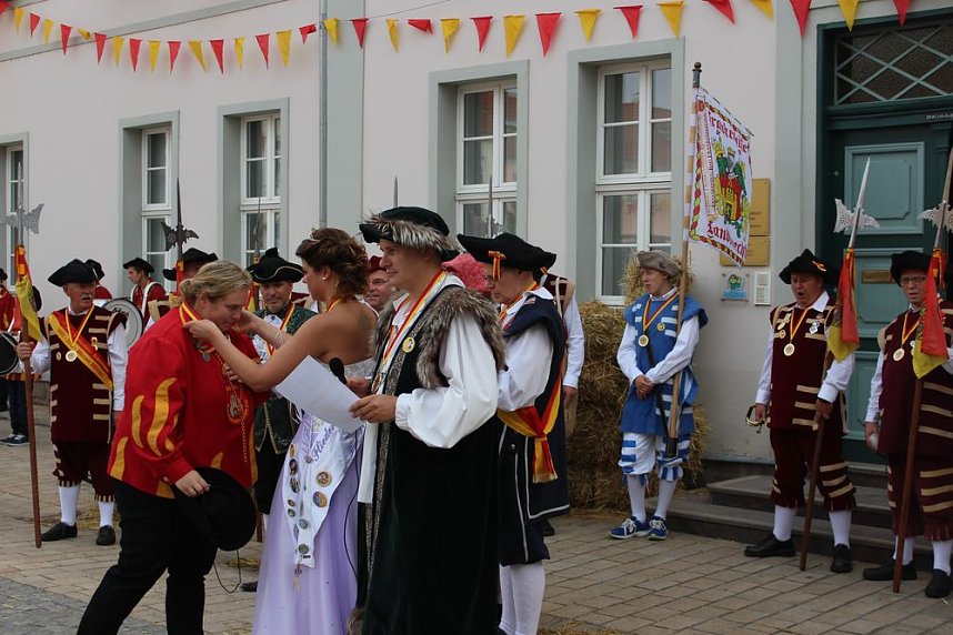 Hausm&auml;nner verk&uuml;nden wieder Er&ouml;ffnung des Bauernmarkts