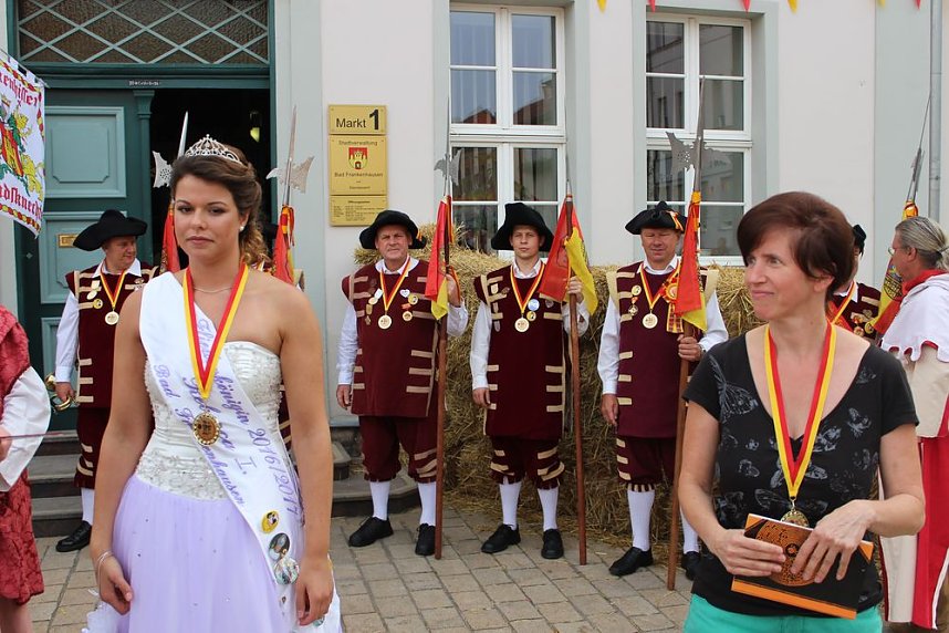 Hausm&auml;nner verk&uuml;nden wieder Er&ouml;ffnung des Bauernmarkts