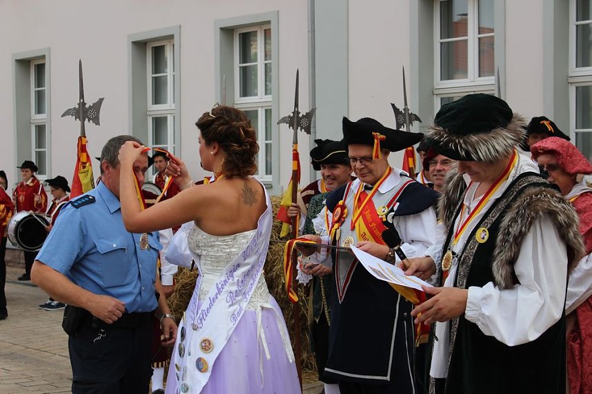 Hausm&auml;nner verk&uuml;nden wieder Er&ouml;ffnung des Bauernmarkts