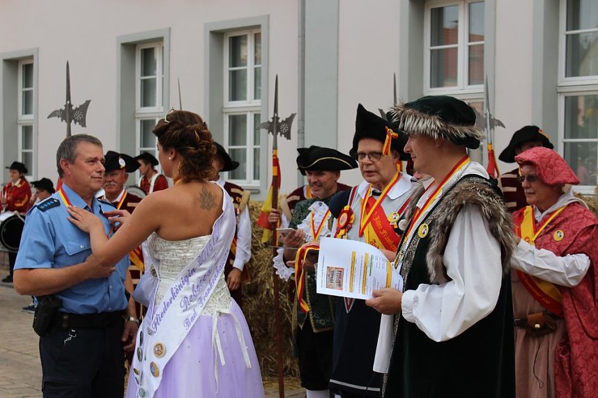 Hausm&auml;nner verk&uuml;nden wieder Er&ouml;ffnung des Bauernmarkts