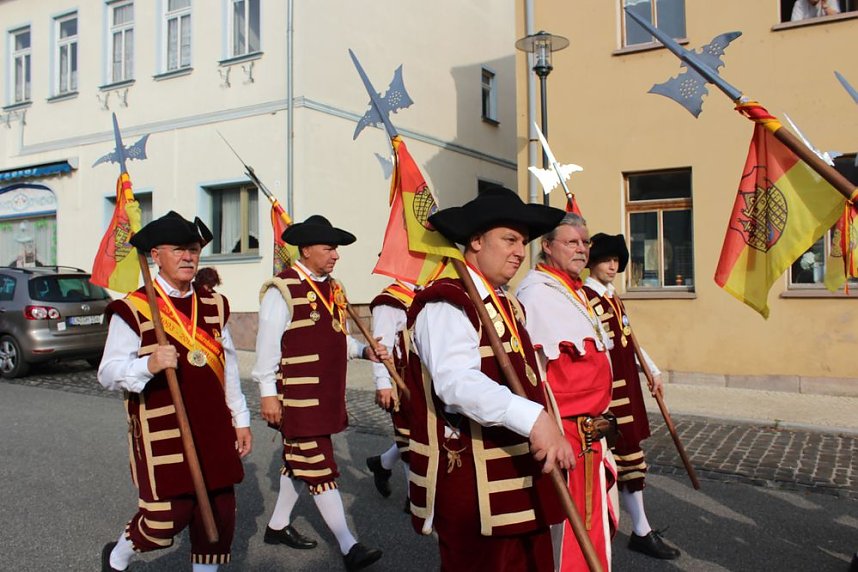 Hausm&auml;nner verk&uuml;nden wieder Er&ouml;ffnung des Bauernmarkts