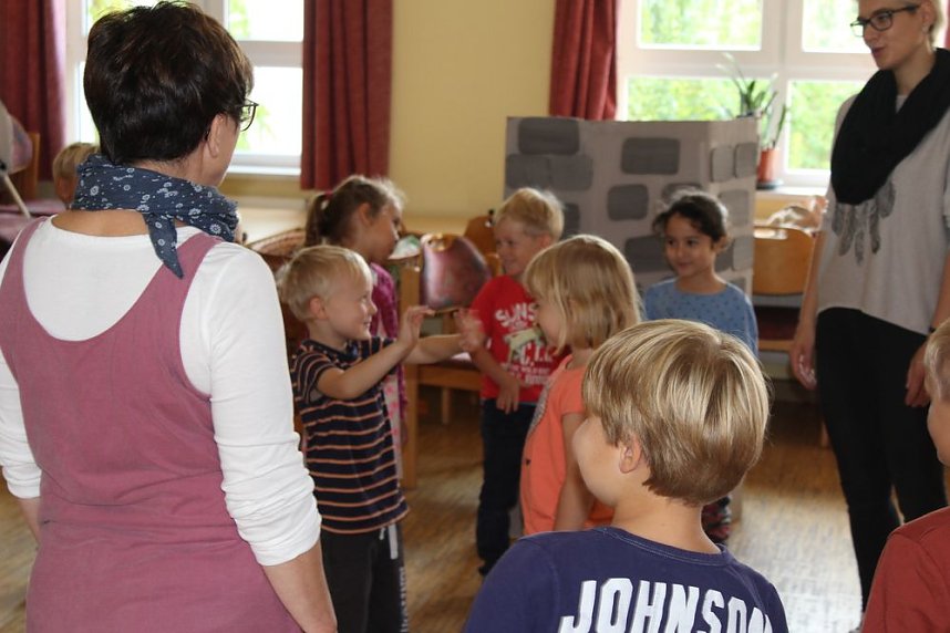 Vorlesen, Tanz und Theater