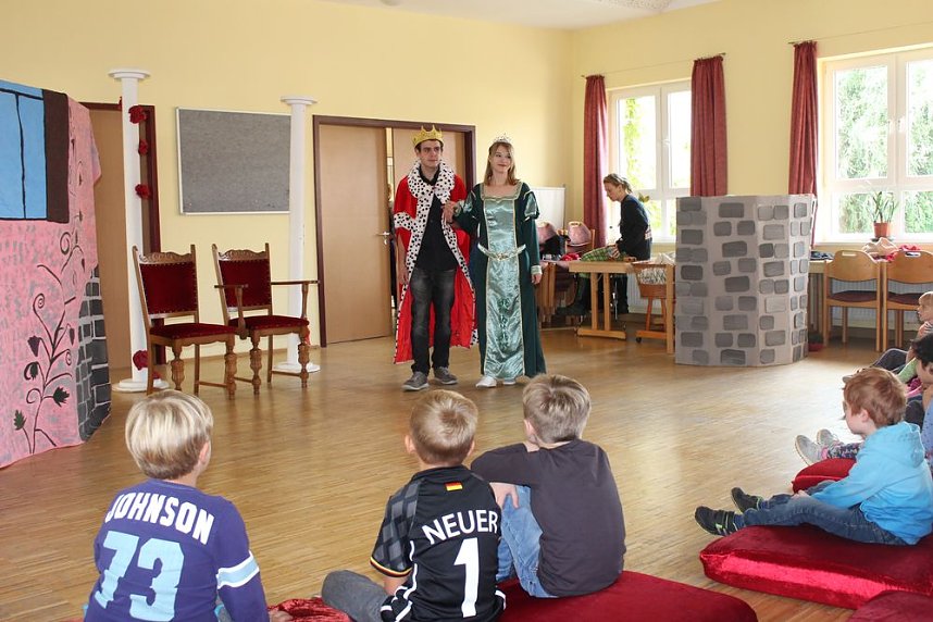 Vorlesen, Tanz und Theater