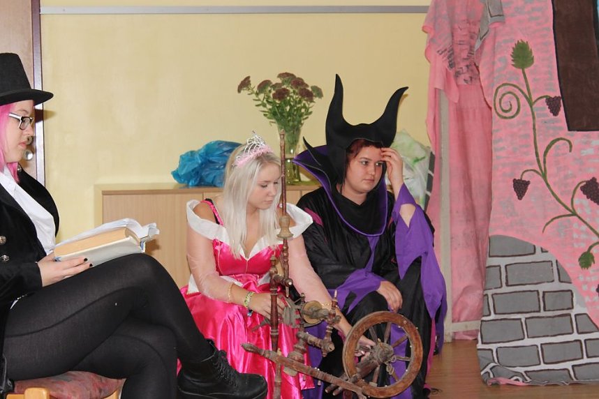 Vorlesen, Tanz und Theater