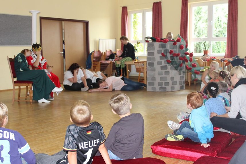 Vorlesen, Tanz und Theater