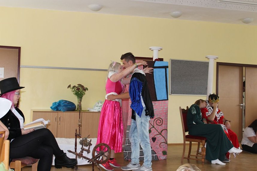 Vorlesen, Tanz und Theater