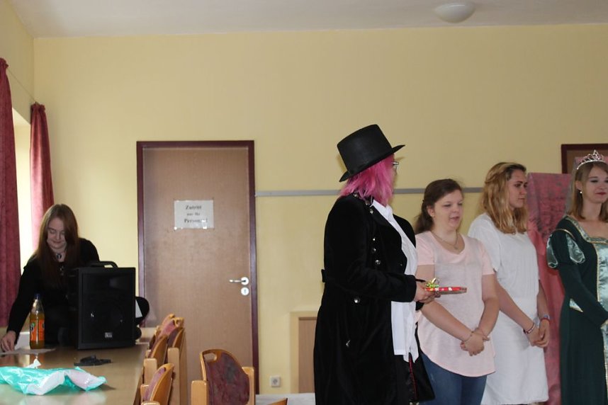 Vorlesen, Tanz und Theater