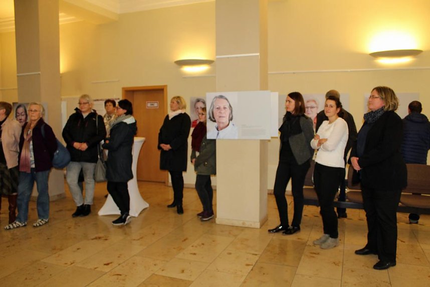 Frauen fordern ihr Recht ein und klagen an