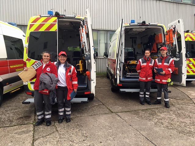 Rettungsfahrzeuge &uuml;bergeben