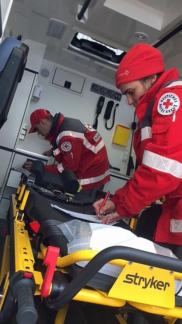 Rettungsfahrzeuge &uuml;bergeben