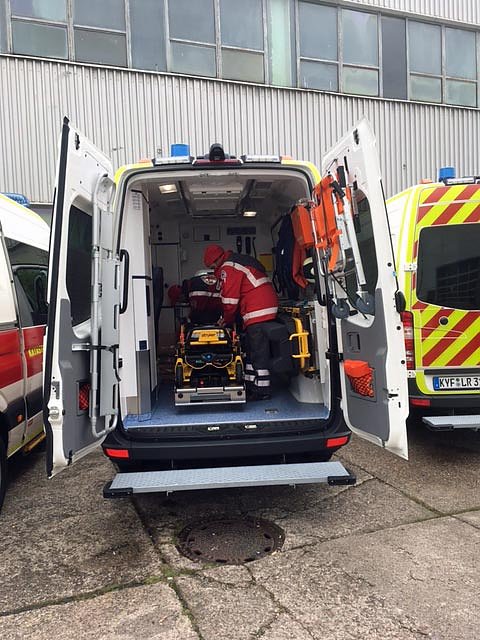 Rettungsfahrzeuge &uuml;bergeben