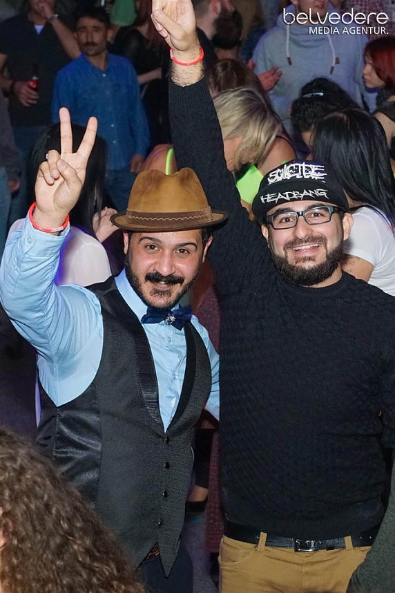 Wir bekennen Farbe! - so hie&szlig; das Motto der Nacht vom Samstag zu Sonntag im Nordh&auml;user Jugendclubhaus. Auf die G&auml;ste wartete nicht nur jede Menge Licht, sondern auch jede Menge toller Musik. Wir haben wieder die Galerie f&uuml;r Sie zusammengestellt.