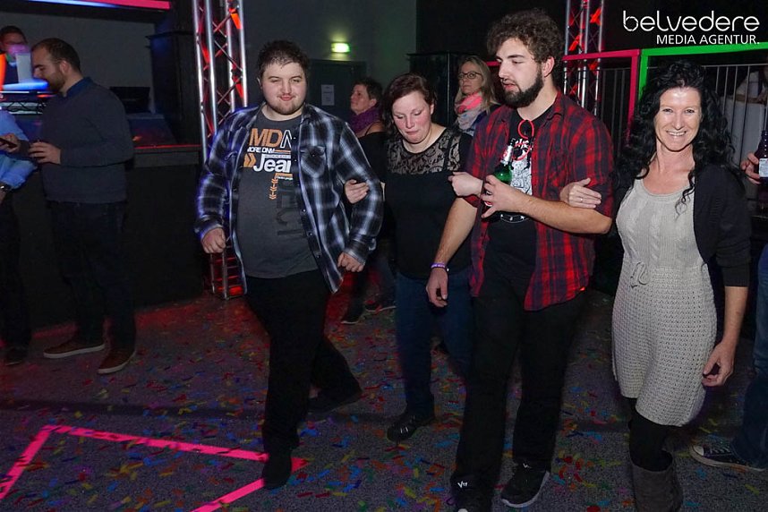 Wir bekennen Farbe! - so hie&szlig; das Motto der Nacht vom Samstag zu Sonntag im Nordh&auml;user Jugendclubhaus. Auf die G&auml;ste wartete nicht nur jede Menge Licht, sondern auch jede Menge toller Musik. Wir haben wieder die Galerie f&uuml;r Sie zusammengestellt.