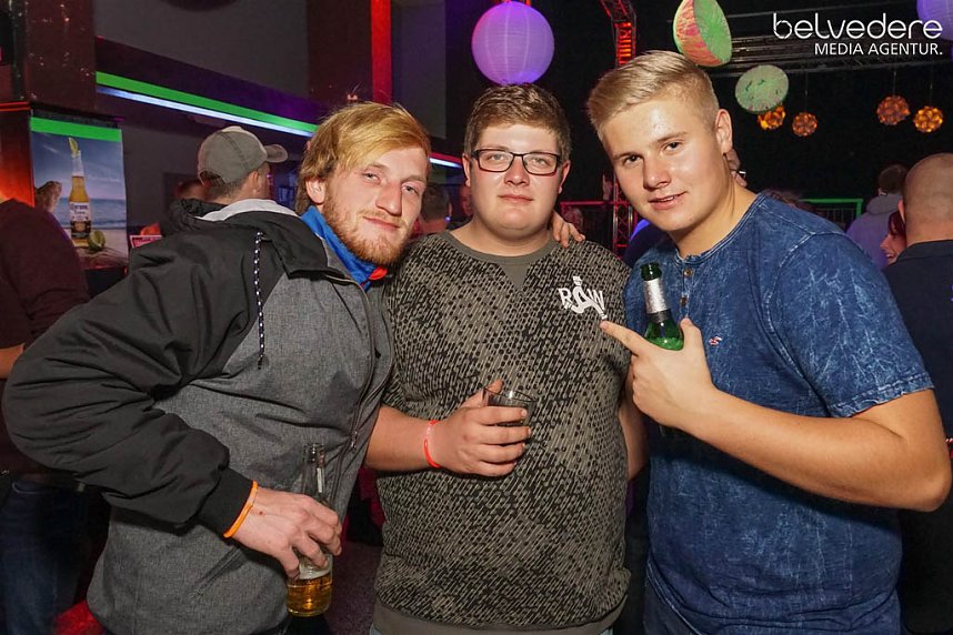 Wir bekennen Farbe! - so hie&szlig; das Motto der Nacht vom Samstag zu Sonntag im Nordh&auml;user Jugendclubhaus. Auf die G&auml;ste wartete nicht nur jede Menge Licht, sondern auch jede Menge toller Musik. Wir haben wieder die Galerie f&uuml;r Sie zusammengestellt.