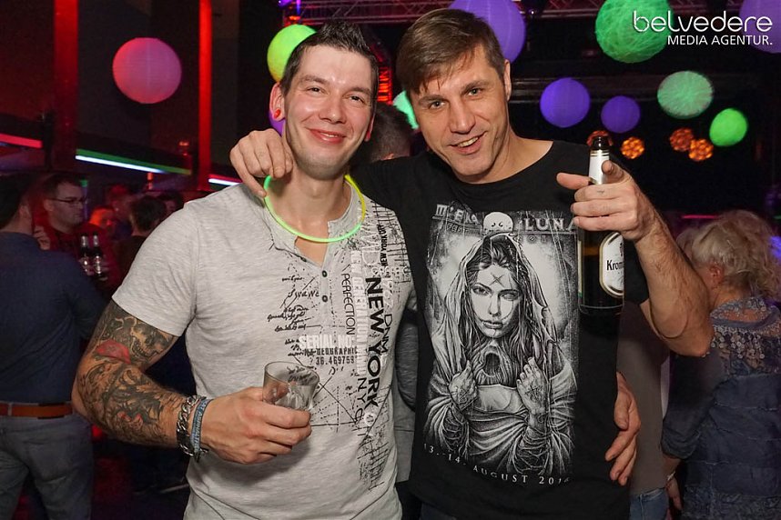 Wir bekennen Farbe! - so hie&szlig; das Motto der Nacht vom Samstag zu Sonntag im Nordh&auml;user Jugendclubhaus. Auf die G&auml;ste wartete nicht nur jede Menge Licht, sondern auch jede Menge toller Musik. Wir haben wieder die Galerie f&uuml;r Sie zusammengestellt.