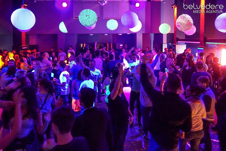 Wir bekennen Farbe! - so hie&szlig; das Motto der Nacht vom Samstag zu Sonntag im Nordh&auml;user Jugendclubhaus. Auf die G&auml;ste wartete nicht nur jede Menge Licht, sondern auch jede Menge toller Musik. Wir haben wieder die Galerie f&uuml;r Sie zusammengestellt.