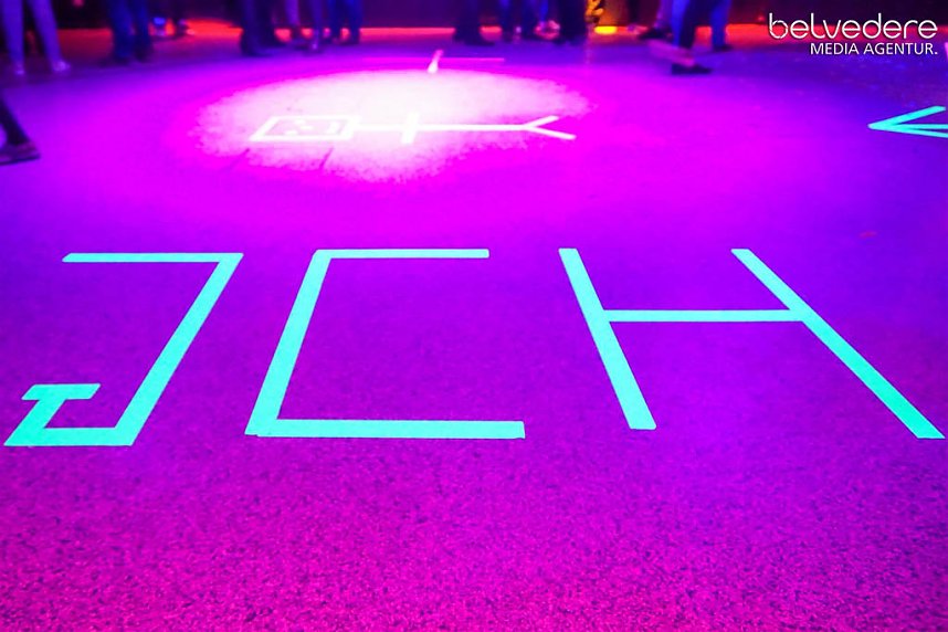 Wir bekennen Farbe! - so hie&szlig; das Motto der Nacht vom Samstag zu Sonntag im Nordh&auml;user Jugendclubhaus. Auf die G&auml;ste wartete nicht nur jede Menge Licht, sondern auch jede Menge toller Musik. Wir haben wieder die Galerie f&uuml;r Sie zusammengestellt.