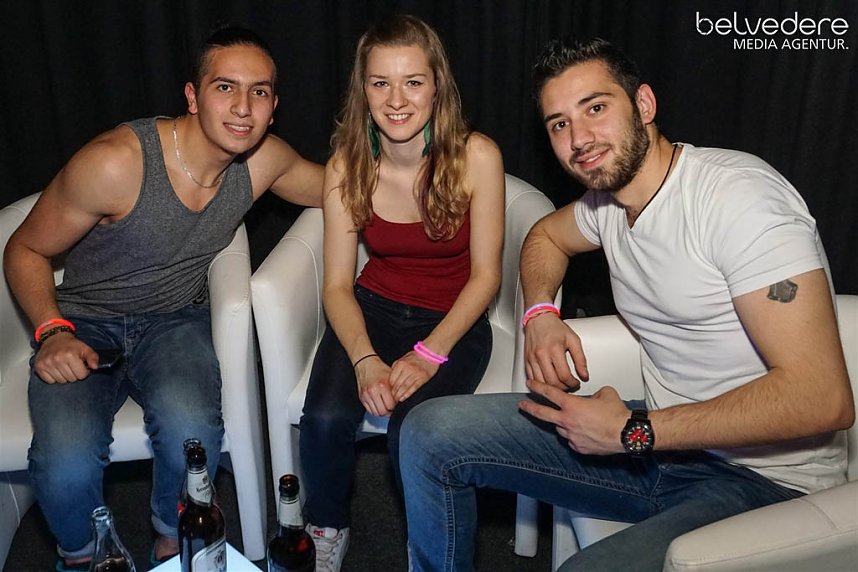 Wir bekennen Farbe! - so hie&szlig; das Motto der Nacht vom Samstag zu Sonntag im Nordh&auml;user Jugendclubhaus. Auf die G&auml;ste wartete nicht nur jede Menge Licht, sondern auch jede Menge toller Musik. Wir haben wieder die Galerie f&uuml;r Sie zusammengestellt.