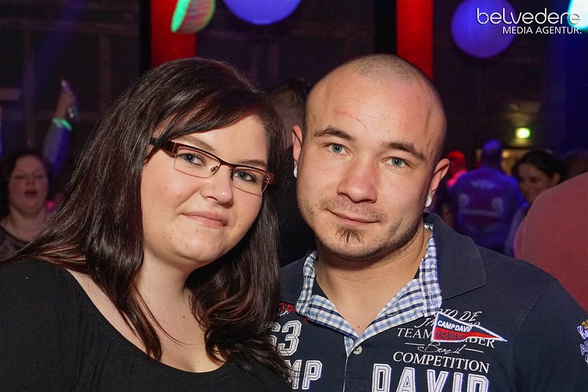 Wir bekennen Farbe! - so hie&szlig; das Motto der Nacht vom Samstag zu Sonntag im Nordh&auml;user Jugendclubhaus. Auf die G&auml;ste wartete nicht nur jede Menge Licht, sondern auch jede Menge toller Musik. Wir haben wieder die Galerie f&uuml;r Sie zusammengestellt.