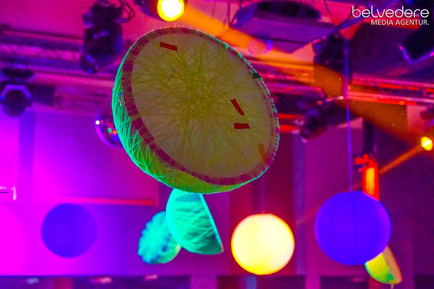 Wir bekennen Farbe! - so hie&szlig; das Motto der Nacht vom Samstag zu Sonntag im Nordh&auml;user Jugendclubhaus. Auf die G&auml;ste wartete nicht nur jede Menge Licht, sondern auch jede Menge toller Musik. Wir haben wieder die Galerie f&uuml;r Sie zusammengestellt.