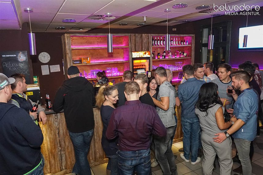 Wir bekennen Farbe! - so hie&szlig; das Motto der Nacht vom Samstag zu Sonntag im Nordh&auml;user Jugendclubhaus. Auf die G&auml;ste wartete nicht nur jede Menge Licht, sondern auch jede Menge toller Musik. Wir haben wieder die Galerie f&uuml;r Sie zusammengestellt.