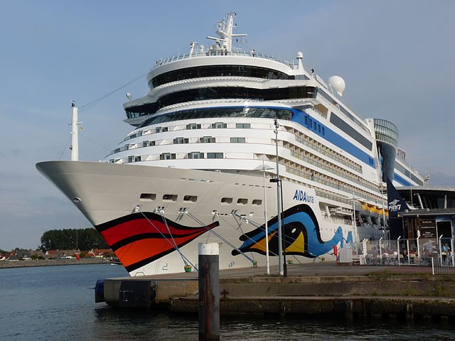 AIDAluna in Warnem&uuml;nde