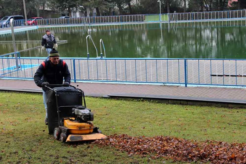 Schwimmbad auf Winter vorbereitet