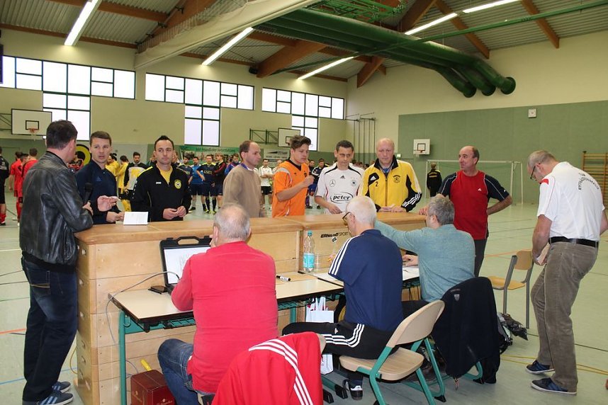 Titelverteidiger klar erfolgreich