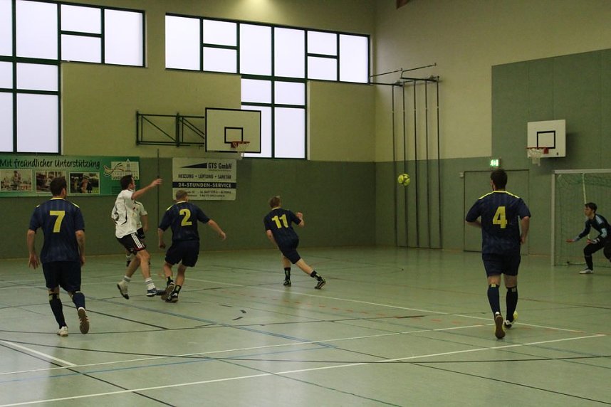 Titelverteidiger klar erfolgreich