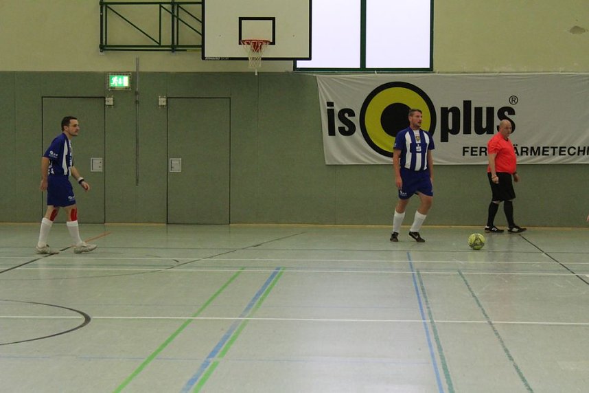 Titelverteidiger klar erfolgreich