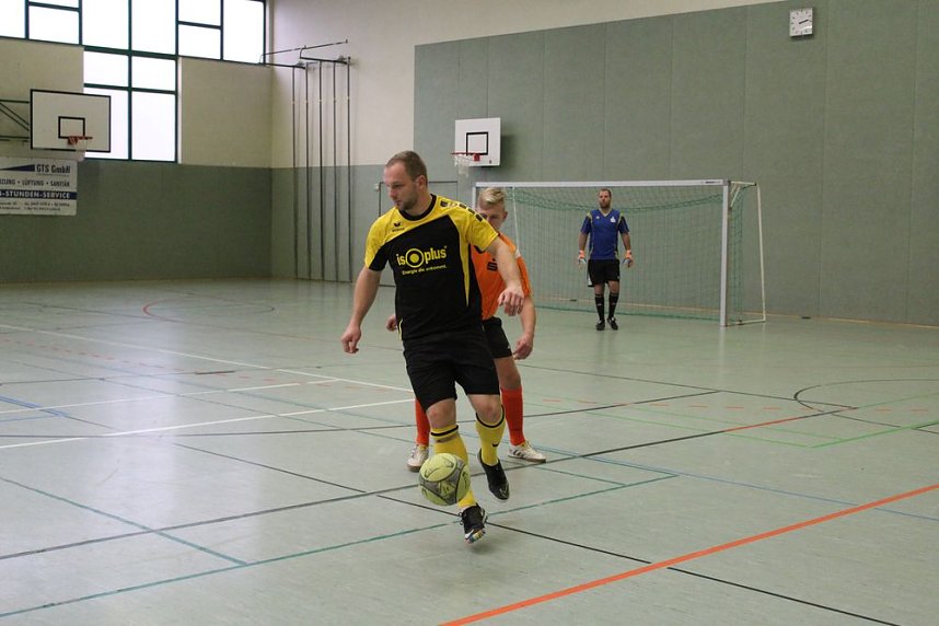 Titelverteidiger klar erfolgreich