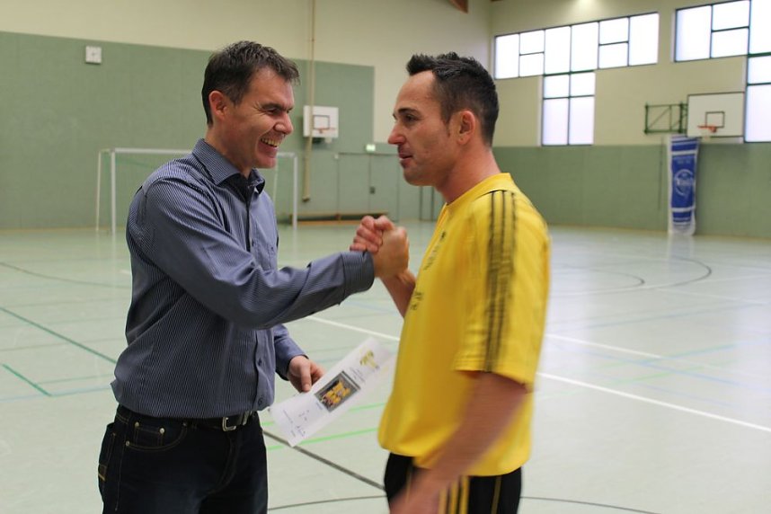 Titelverteidiger klar erfolgreich