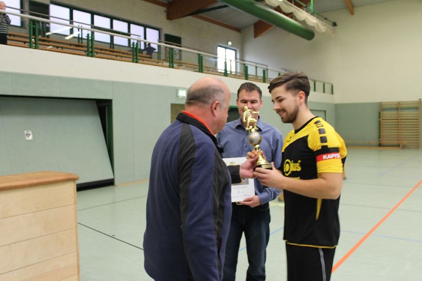 Titelverteidiger klar erfolgreich