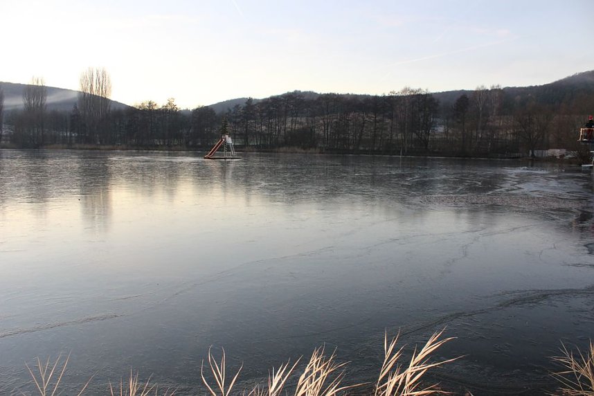 Massenansturm zum Weihnachtstauchen