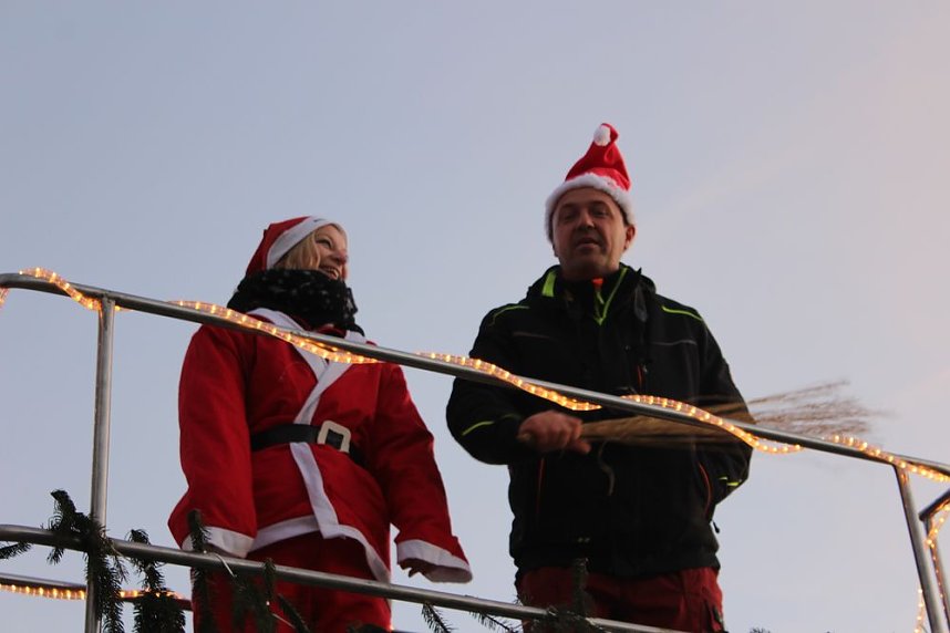 Massenansturm zum Weihnachtstauchen