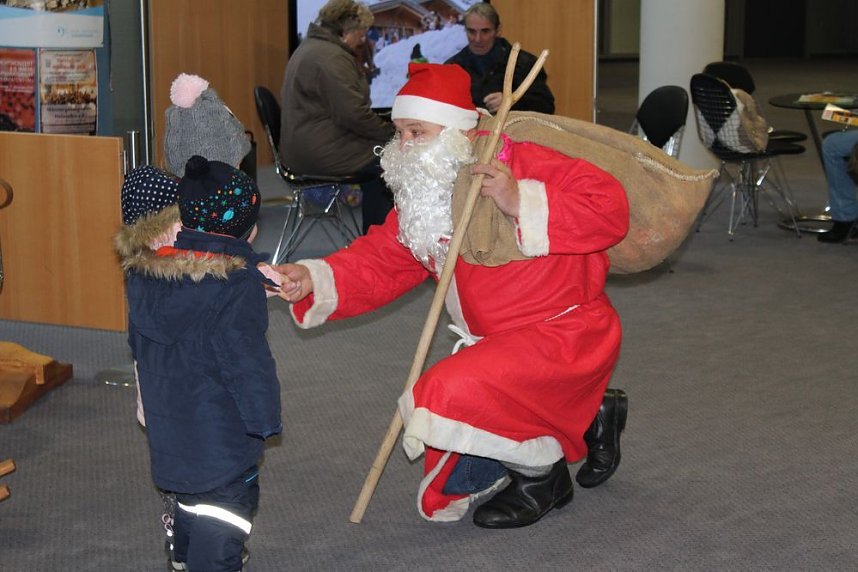Weihnachtssingen in der Sparkasse