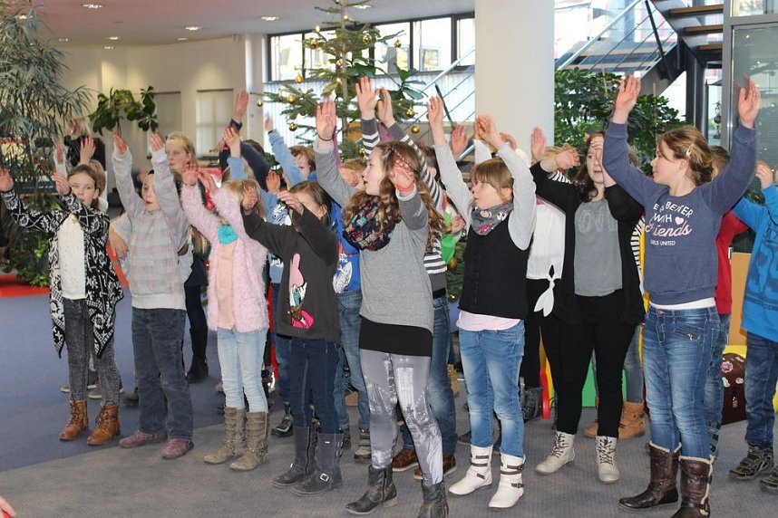 Weihnachtssingen in der Sparkasse