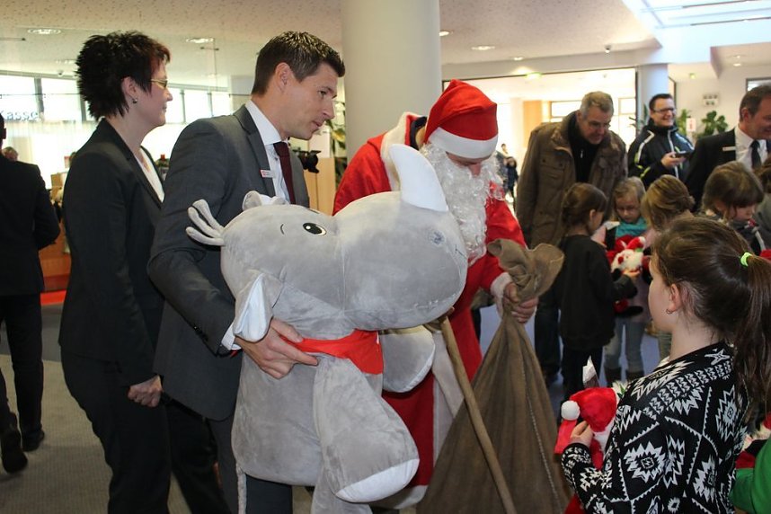 Weihnachtssingen in der Sparkasse