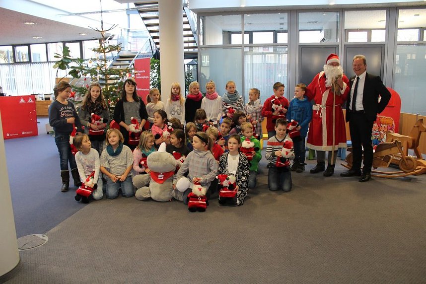 Weihnachtssingen in der Sparkasse